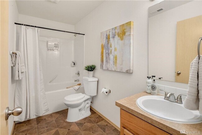 Building Photo - 17508 14th Dr SE