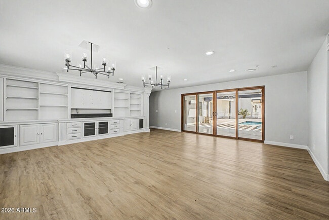 Building Photo - 2311 E Colter St