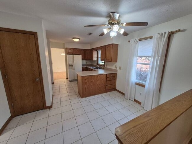 Building Photo - Charming 3BR 1.5BA Home w/ In-Unit Laundry + Central Air + Garage in Avon