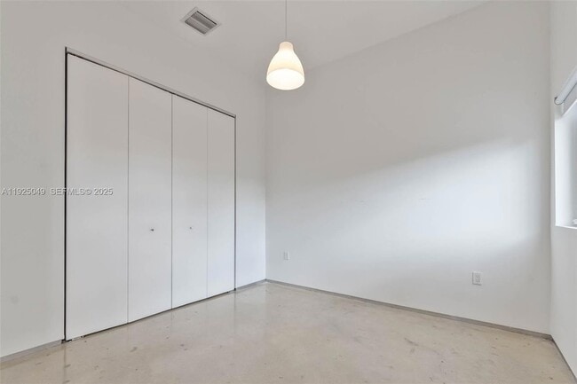 Building Photo - 3660 SW 24th Ter