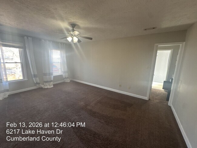 Building Photo - 6217 Lakehaven Dr