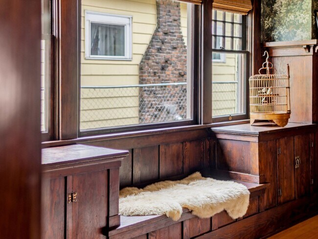 Building Photo - Charming Fully Furnished Spokane Home | Updated Comfort Near Downtown & Parks