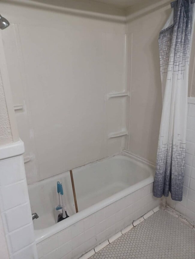 Building Photo - 1.0 bedroom in Richmond Indiana 47374