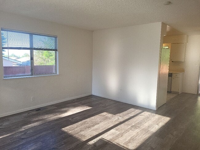 Building Photo - 6580 Fern St