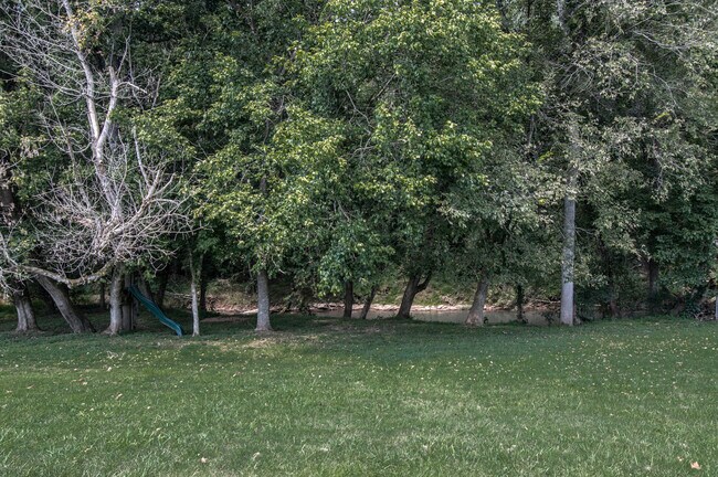 Building Photo - Ranch Home on Creek Lot!
