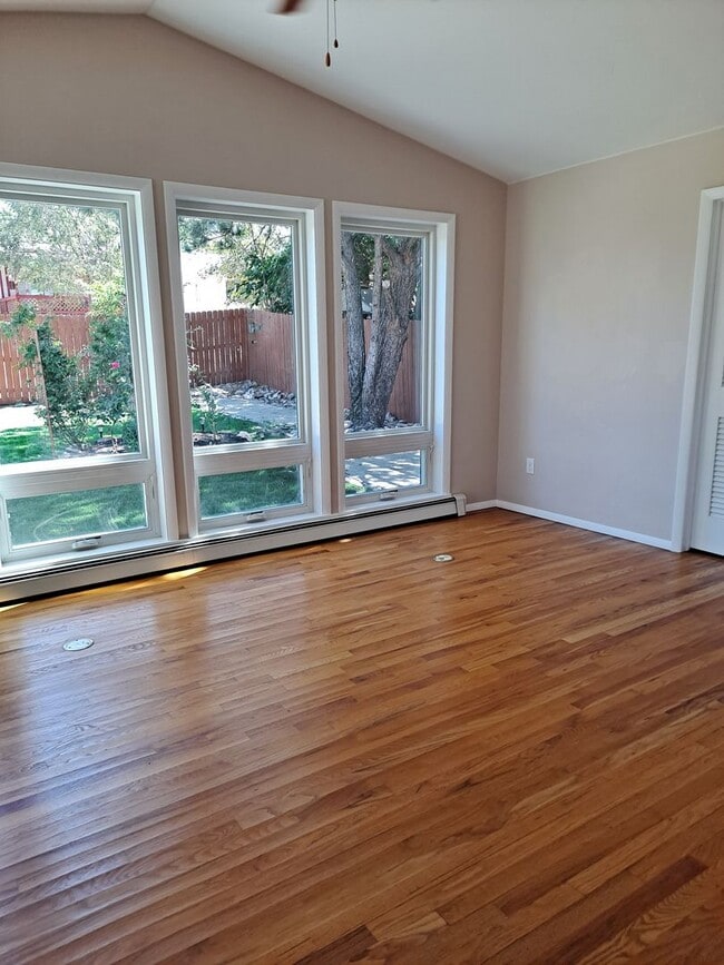 Building Photo - ALL PROSPECTIVE TENANTS MUST SUBMIT A $58 ...
