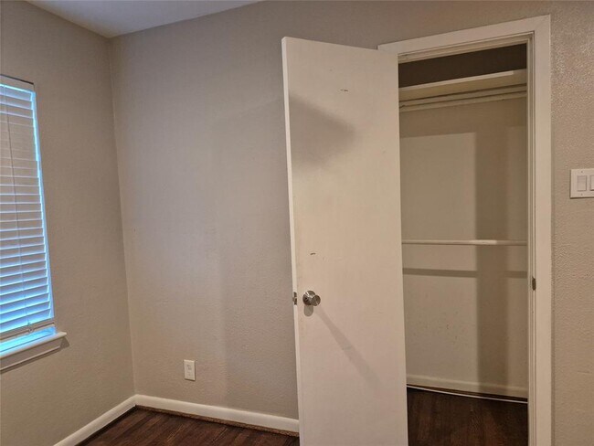 Building Photo - 1803 Colby Dr