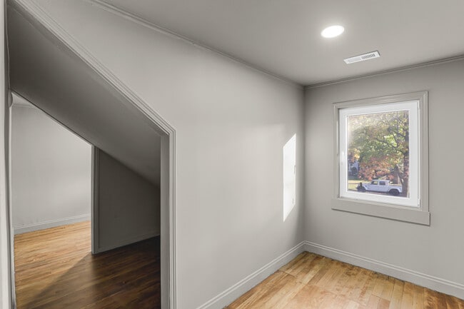 Building Photo - 351 Jefferson Ave