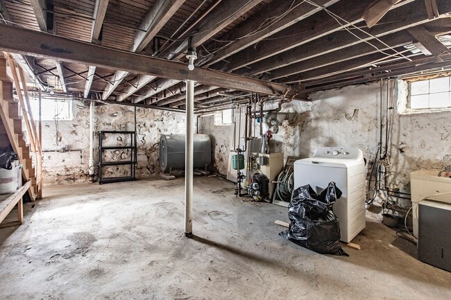 Building Photo - Updated 3 bedroom home in the City with re...