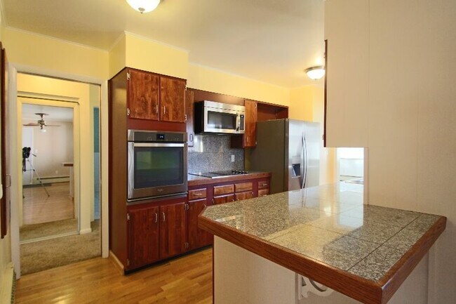 Building Photo - 2565 Willow Ln