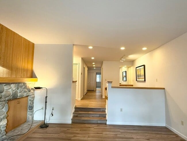 Building Photo - One-level living with garage close to Incline beaches