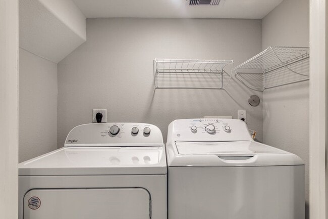 Building Photo - 5705 Breland St