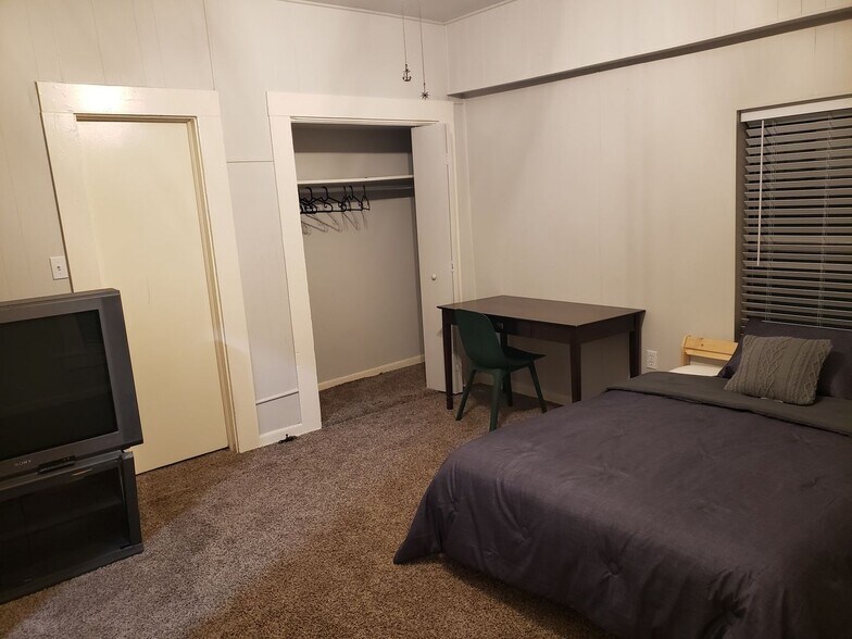 Building Photo - 2739 SE Loop 410 Acc Rd