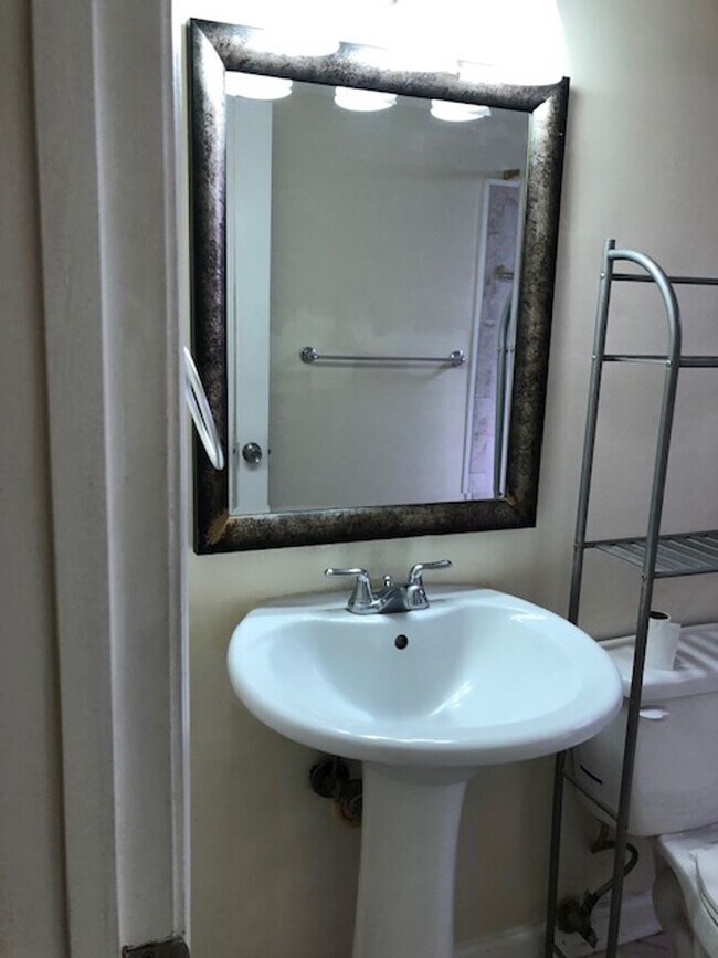 Building Photo - 414 E Park Ave