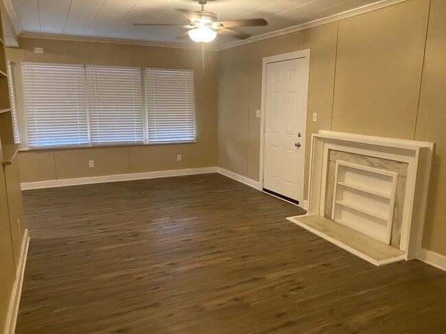 Building Photo - 154 Dobbs Ave