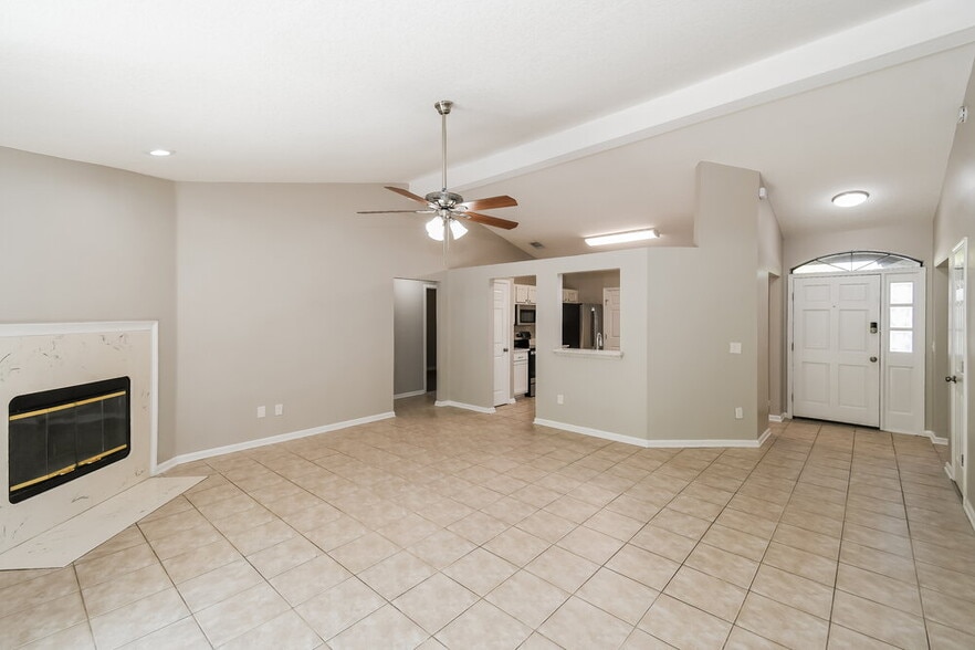 Building Photo - 874 Long Lake Dr