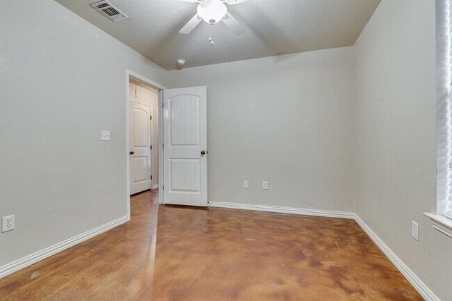 Building Photo - 102 Jolin Ln