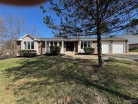 Building Photo - 924 Fernview Dr