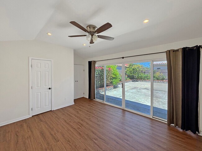Building Photo - Beautiful 3BD/3BA House in Talmadge w/ ADU...