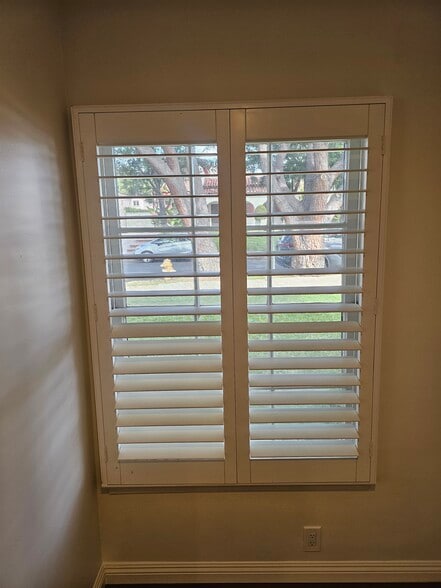 Building Photo - 3250 Lowry Rd