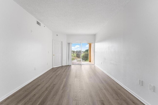 Building Photo - 2100 Greenview Shores Blvd