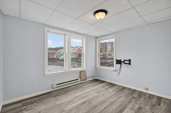 Building Photo - 84 Main St