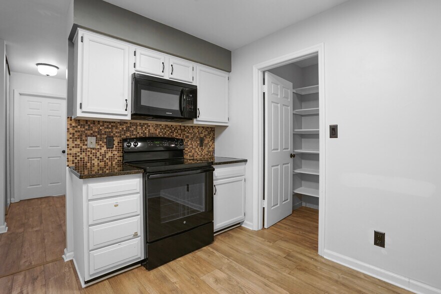 Building Photo - 7503 Ashby Ln