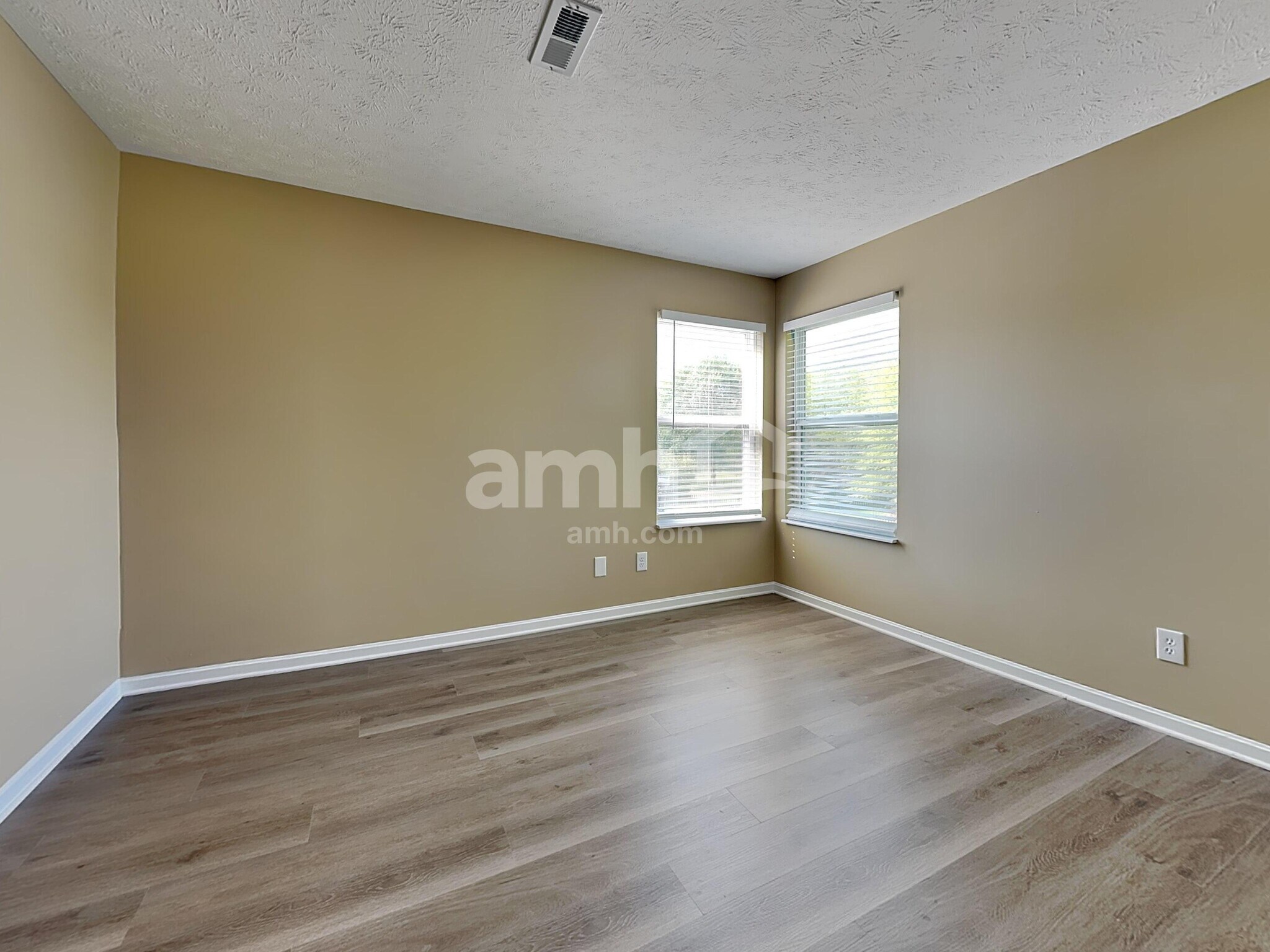Building Photo - 684 Linden Creek