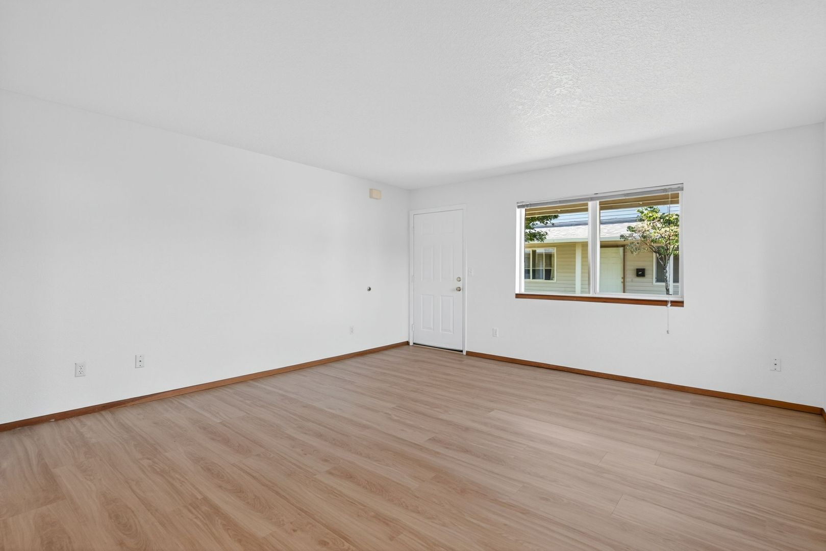 Building Photo - 470-470 W Gloucester St