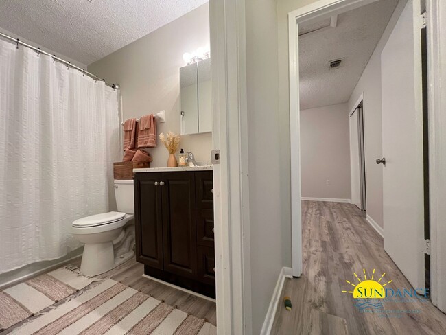 Building Photo - Renovated 3 bedroom in Fair Oaks Village o...