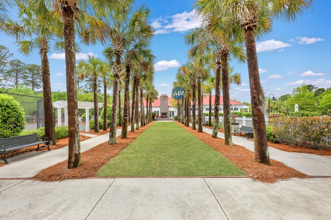 Building Photo - Beautiful Home In The Heart of Bluffton - ...