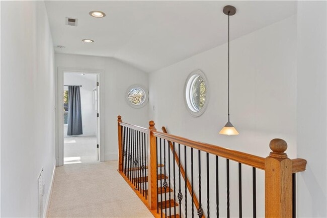 Building Photo - 224 Lampkin St NE