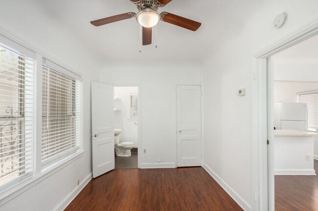 Building Photo - One Bedroom Single Family Home - Garfield District - First Month Free!