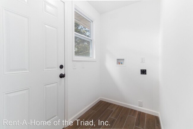 Building Photo - 3 br, 2 bath House - 2517 Netherwood Drive