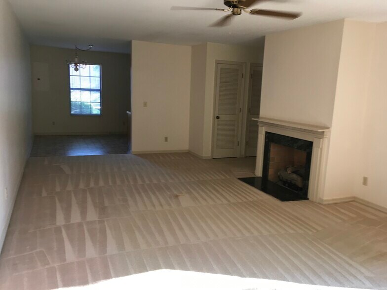 Building Photo - 735 Bradley Dr