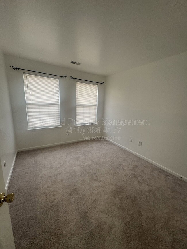 Building Photo - 54 Royalty Cir