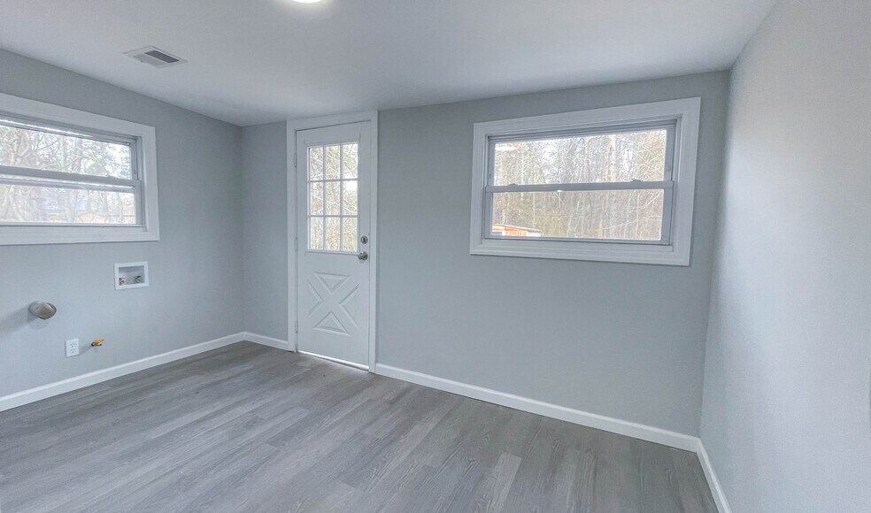 Building Photo - 63 Gentian St