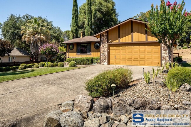 Building Photo - Roomy 3 bd. custom home in El Dorado Estates!