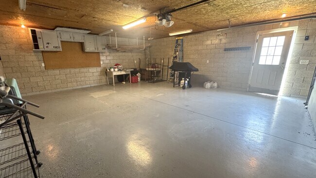 Building Photo - 3325 Claremont Ave