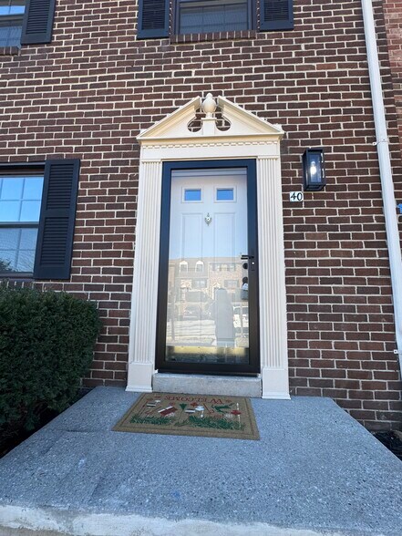 Building Photo - 40 Badger Gate Ct