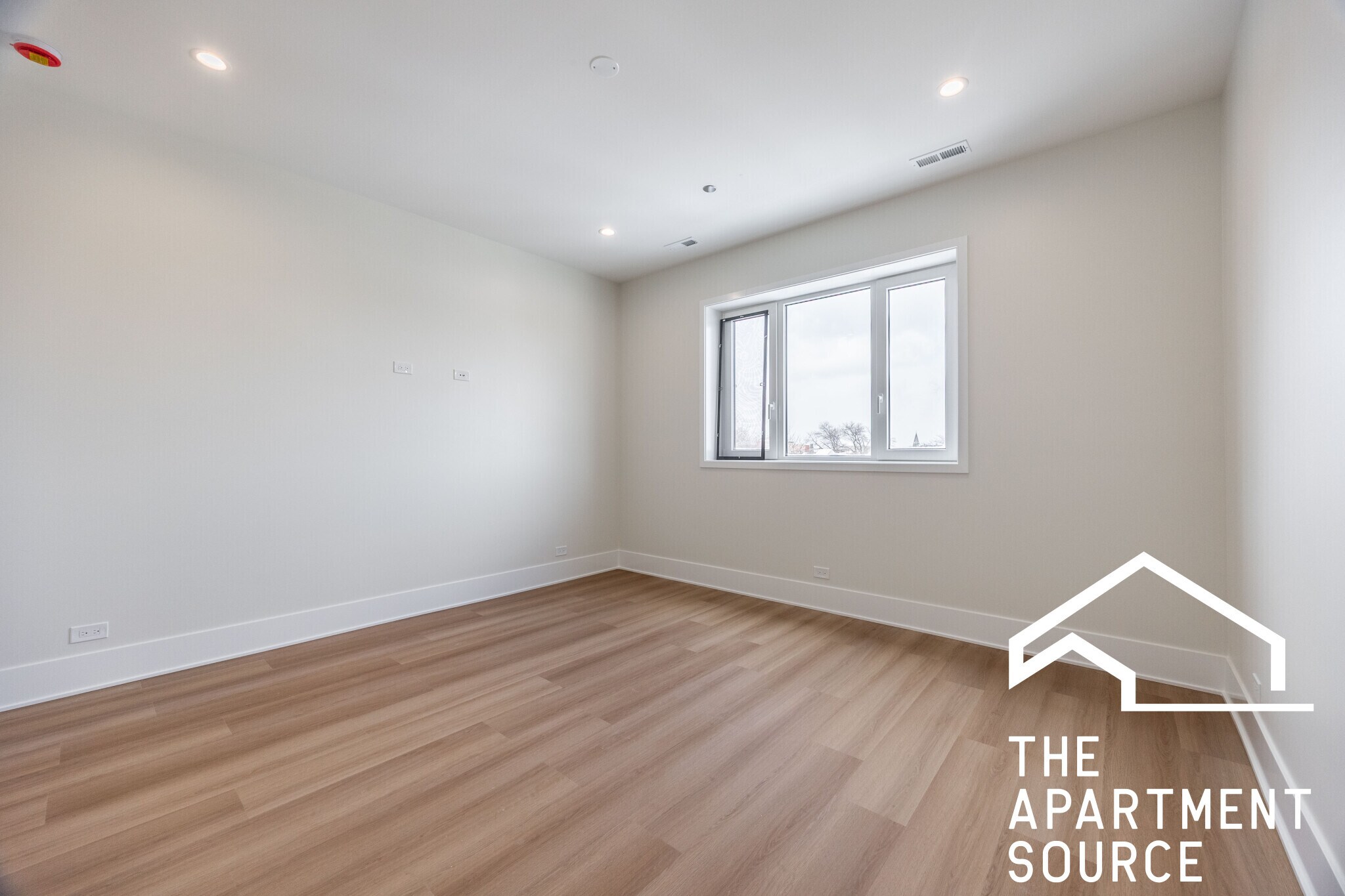 Building Photo - 1620 W Grand Ave