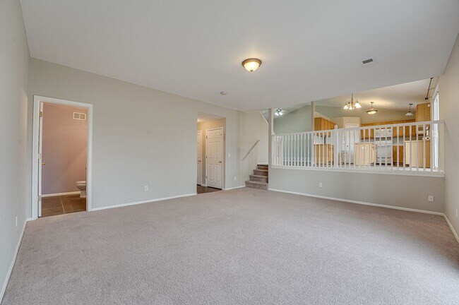 Building Photo - Spacious 3 bed, 2.5 bath home located in Wellington, CO