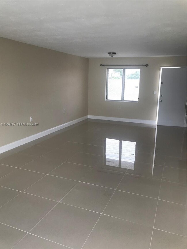 Building Photo - 1631 NE 114th St