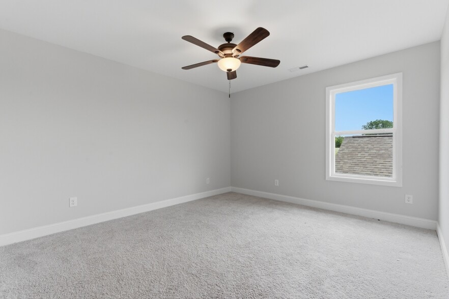 Building Photo - 3237 McClellan Way SE