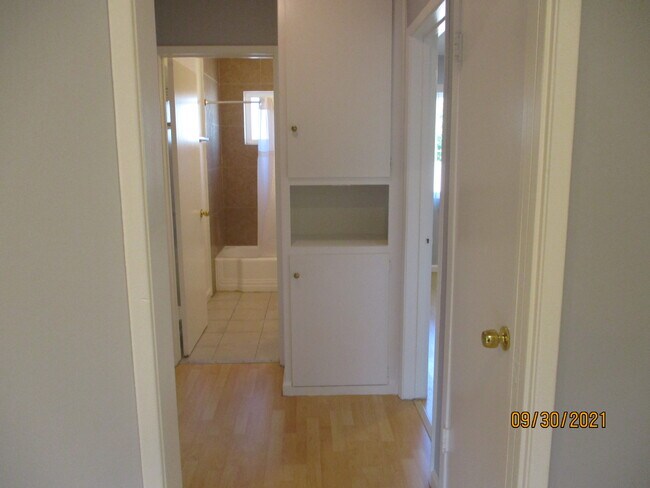 Building Photo - 3227 Altura Ave