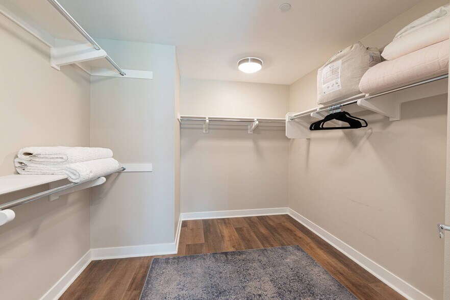 Building Photo - 2148 Doheny Way