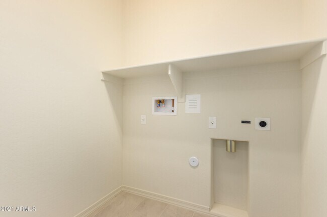 Building Photo - 8755 W Solano Dr