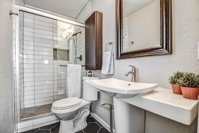 Building Photo - 21 E McKinley St