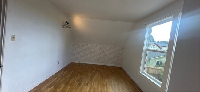 Building Photo - 795 E College St