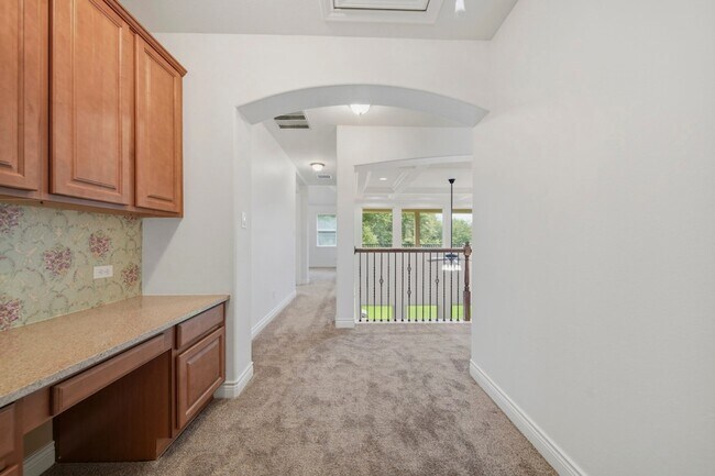 Building Photo - 33 Combwell Garden